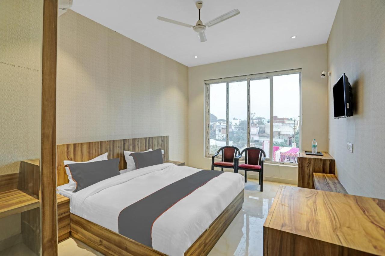 Hotel Collection O 85238 Tulika Garden Izatnagar Exteriér fotografie